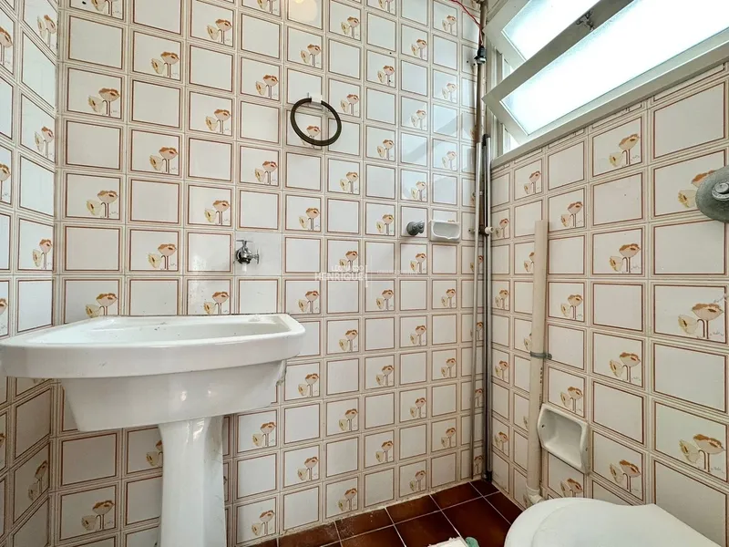 APARTAMENTO COM SACADA DE FRENTE JUNTO AO MAR E PRAÇA: 11ª foto da galeria de imagens do imóvel