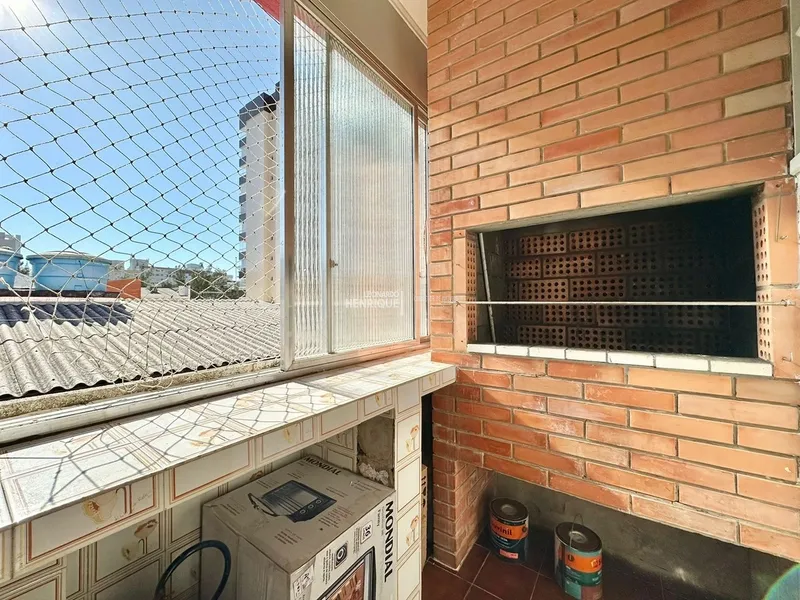 APARTAMENTO COM SACADA DE FRENTE JUNTO AO MAR E PRAÇA: 9ª foto da galeria de imagens do imóvel