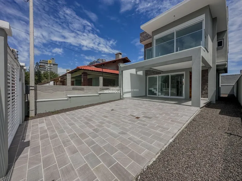 SOBRADO A 03 QUADRAS DO MAR  E PRÓXIMO AO CENTRO: 3ª foto da galeria de imagens do imóvel