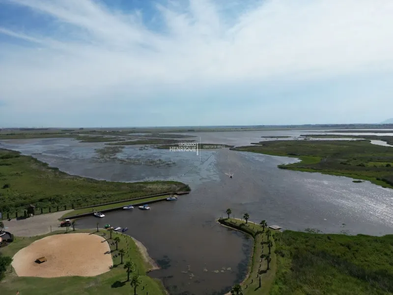 BELÍSSIMA CASA EM CONDOMÍNIO A BEIRA LAGO: 28ª foto da galeria de imagens do imóvel