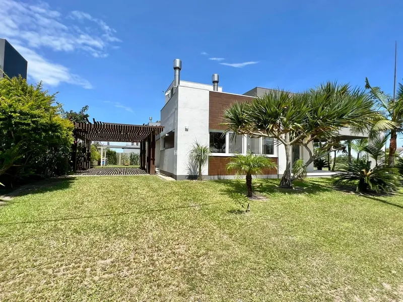 BELÍSSIMA CASA EM CONDOMÍNIO A BEIRA LAGO: 10ª foto da galeria de imagens do imóvel