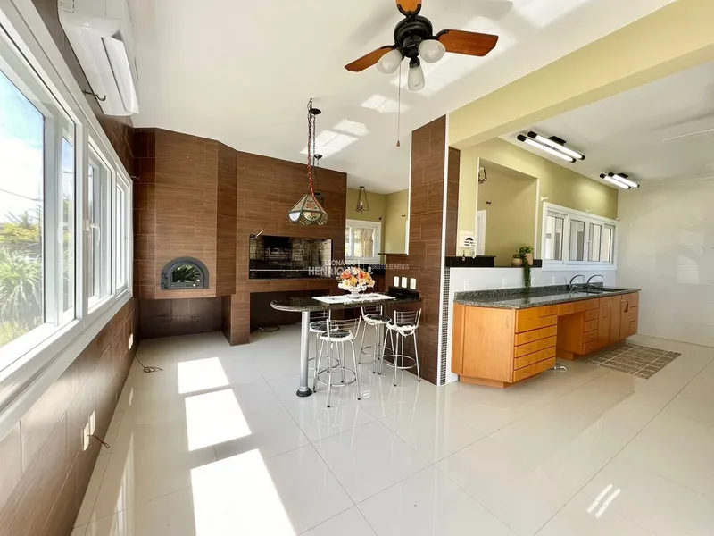 BELÍSSIMA CASA EM CONDOMÍNIO A BEIRA LAGO: 14ª foto da galeria de imagens do imóvel