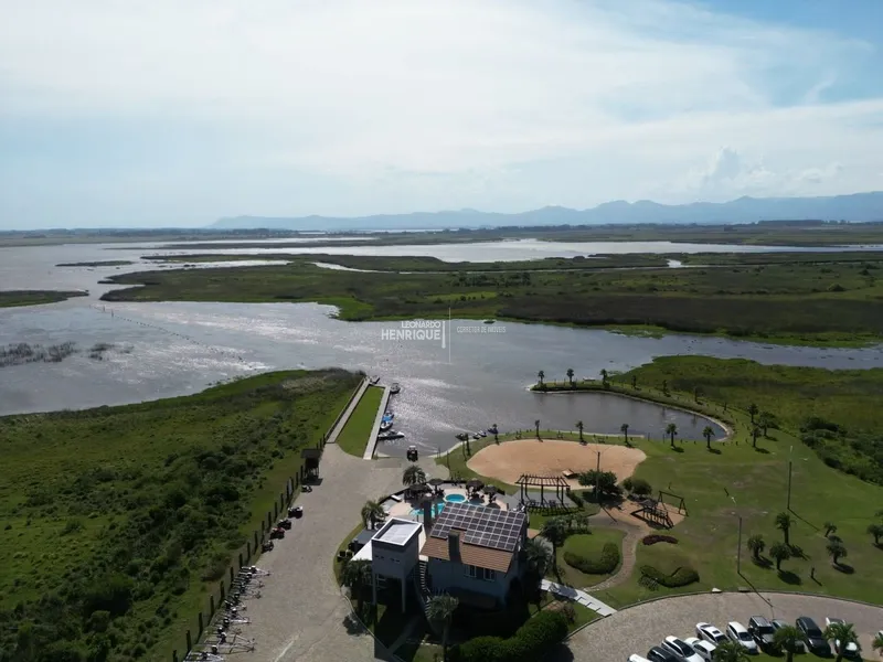 BELÍSSIMA CASA EM CONDOMÍNIO A BEIRA LAGO: 27ª foto da galeria de imagens do imóvel
