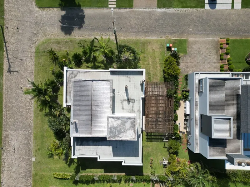 BELÍSSIMA CASA EM CONDOMÍNIO A BEIRA LAGO: 38ª foto da galeria de imagens do imóvel