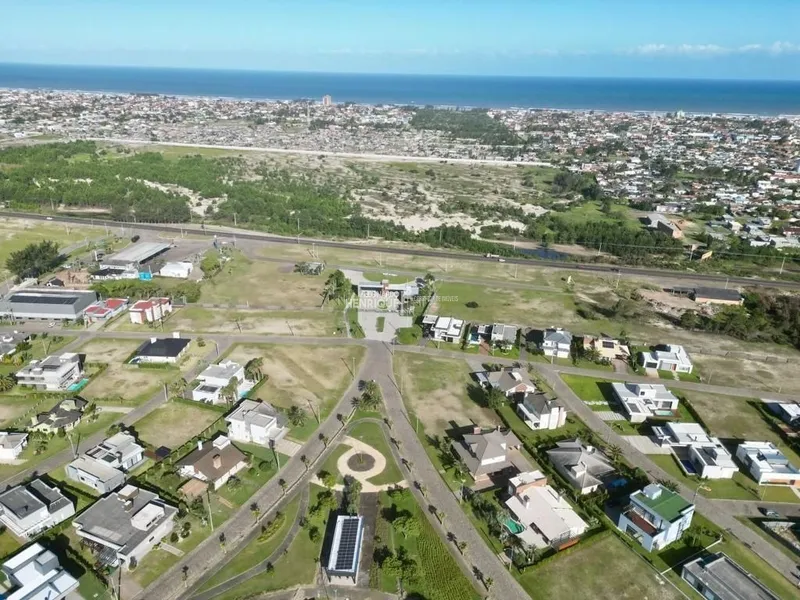 BELÍSSIMA CASA EM CONDOMÍNIO A BEIRA LAGO: 41ª foto da galeria de imagens do imóvel