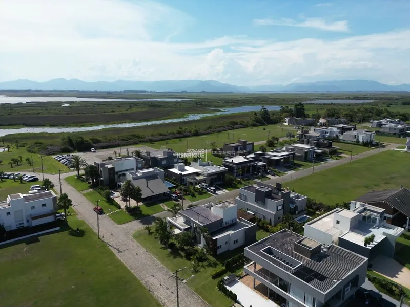 BELÍSSIMA CASA EM CONDOMÍNIO A BEIRA LAGO: 31ª foto da galeria de imagens do imóvel