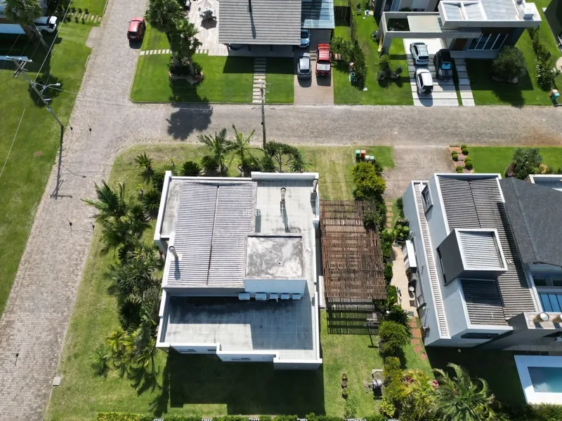 BELÍSSIMA CASA EM CONDOMÍNIO A BEIRA LAGO: 32ª foto da galeria de imagens do imóvel