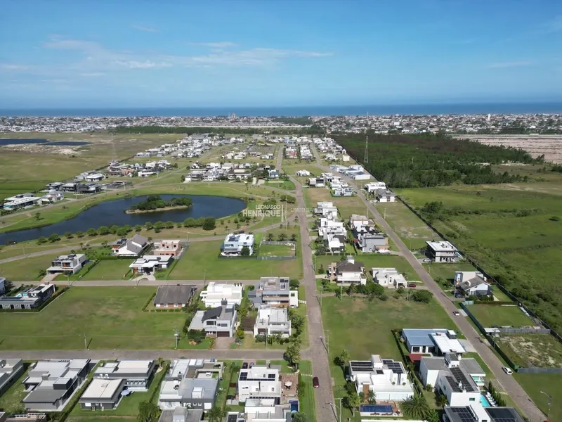 BELÍSSIMA CASA EM CONDOMÍNIO A BEIRA LAGO: 36ª foto da galeria de imagens do imóvel