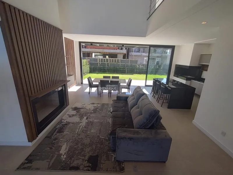 SOBRADO DE ALTO PADRÃO  EM ESTILO CONTEPORÂNEO: 6ª foto da galeria de imagens do imóvel