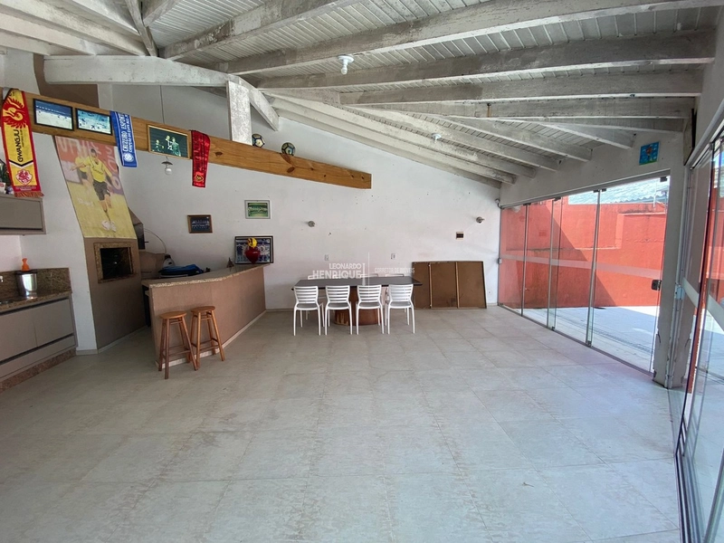 Sobrado com piscina no centro, região de Moradores: 12ª foto da galeria de imagens do imóvel