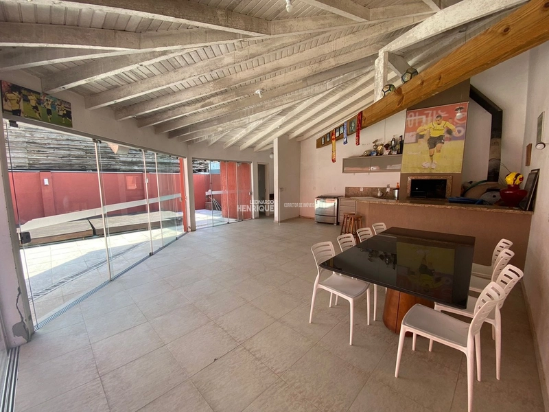 Sobrado com piscina no centro, região de Moradores: 10ª foto da galeria de imagens do imóvel