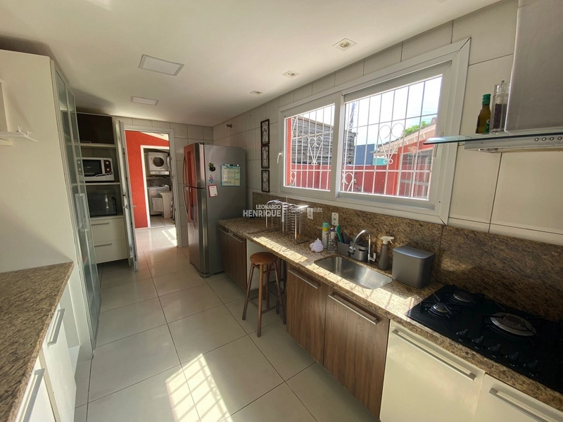 Sobrado com piscina no centro, região de Moradores: 9ª foto da galeria de imagens do imóvel