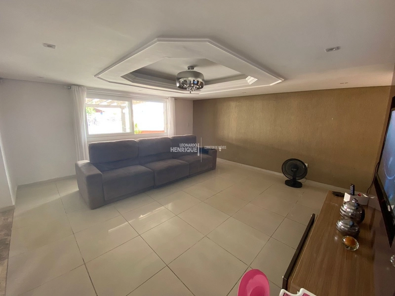 Sobrado com piscina no centro, região de Moradores: 7ª foto da galeria de imagens do imóvel