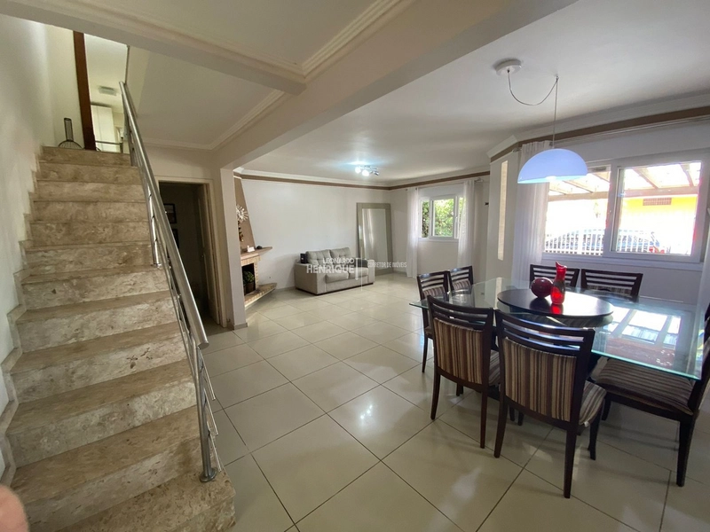 Sobrado com piscina no centro, região de Moradores: 3ª foto da galeria de imagens do imóvel