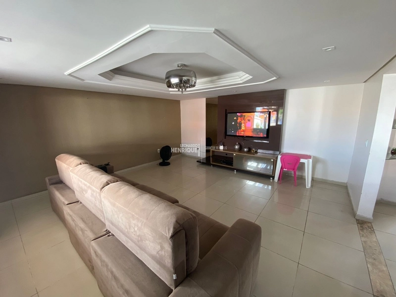 Sobrado com piscina no centro, região de Moradores: 6ª foto da galeria de imagens do imóvel