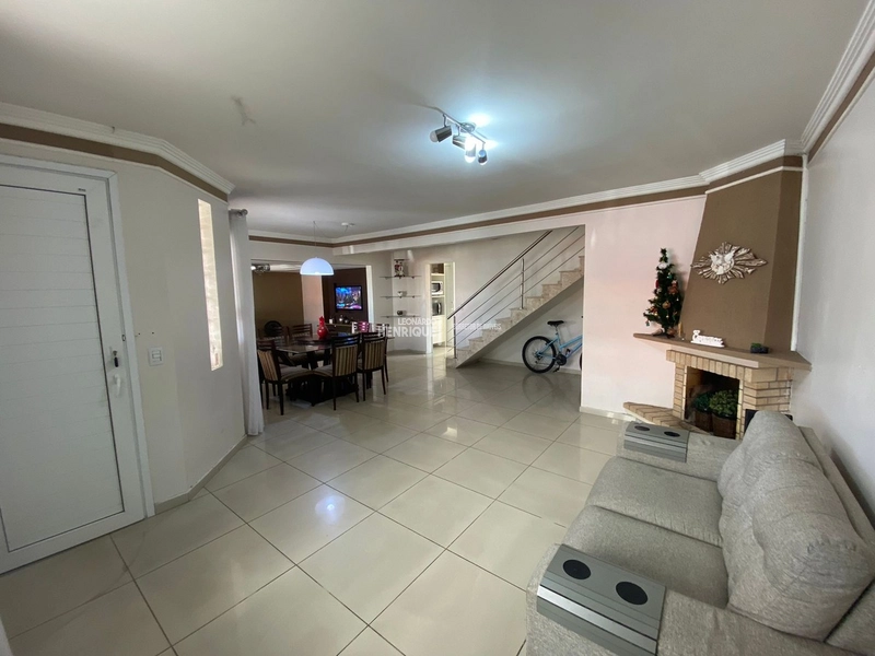 Sobrado com piscina no centro, região de Moradores: 5ª foto da galeria de imagens do imóvel