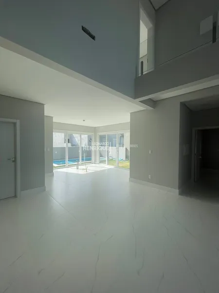 Sobrado luxuoso com 4 suítes: 8ª foto da galeria de imagens do imóvel