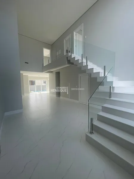 Sobrado luxuoso com 4 suítes: 9ª foto da galeria de imagens do imóvel