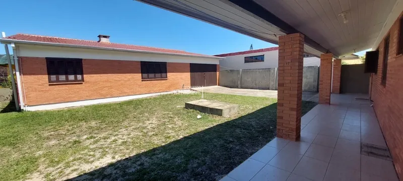 CASA COM TRÊS DORMITÓRIOS: 4ª foto da galeria de imagens do imóvel