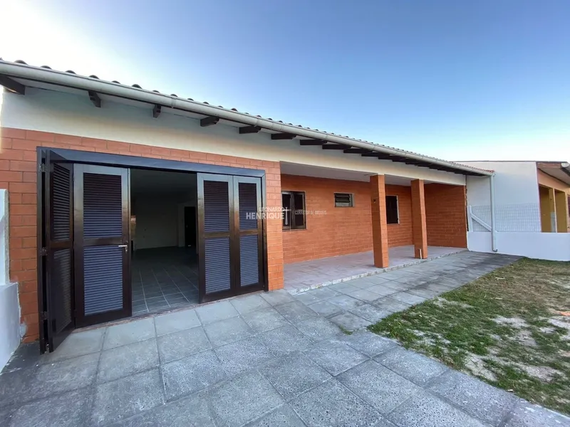 CASA COM TRÊS DORMITÓRIOS: 5ª foto da galeria de imagens do imóvel