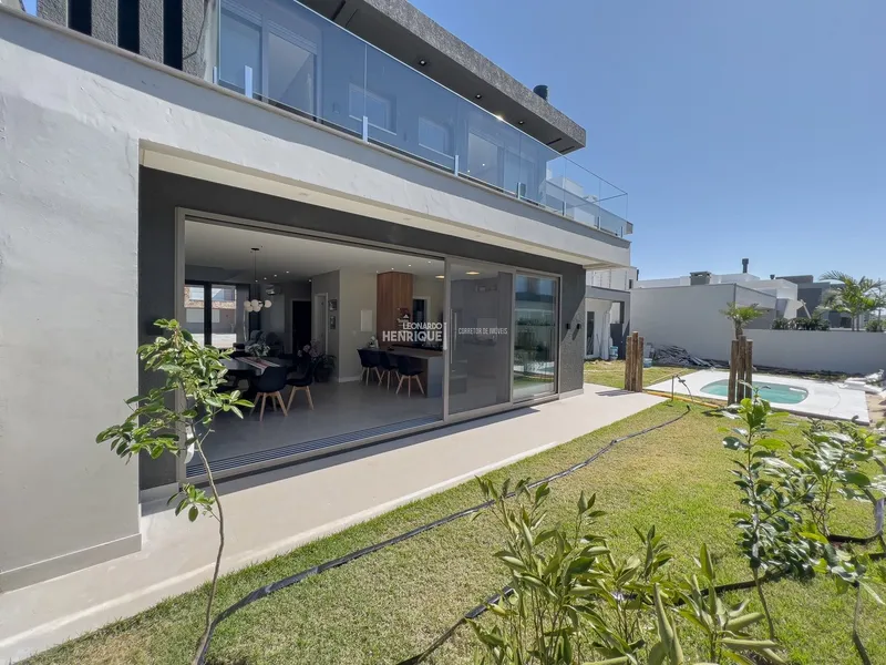 SOBRADO FINAMENTE DECORADO EM CONDOMÍNIO FECHADO: 1ª foto da galeria de imagens do imóvel