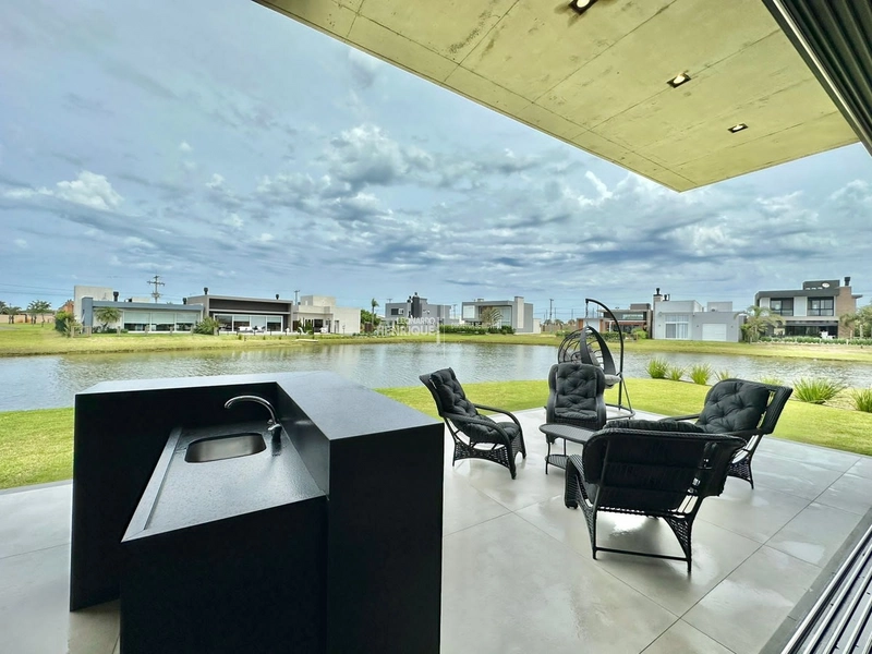 Casa mobiliada e decorada. CONDOMÍNIO RIVIERA I: 11ª foto da galeria de imagens do imóvel