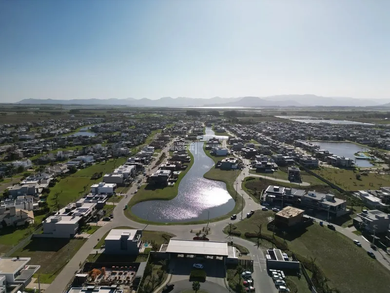 Única casa com jacuzzi e piscina no condomínio!!: 1ª foto da galeria de imagens do imóvel
