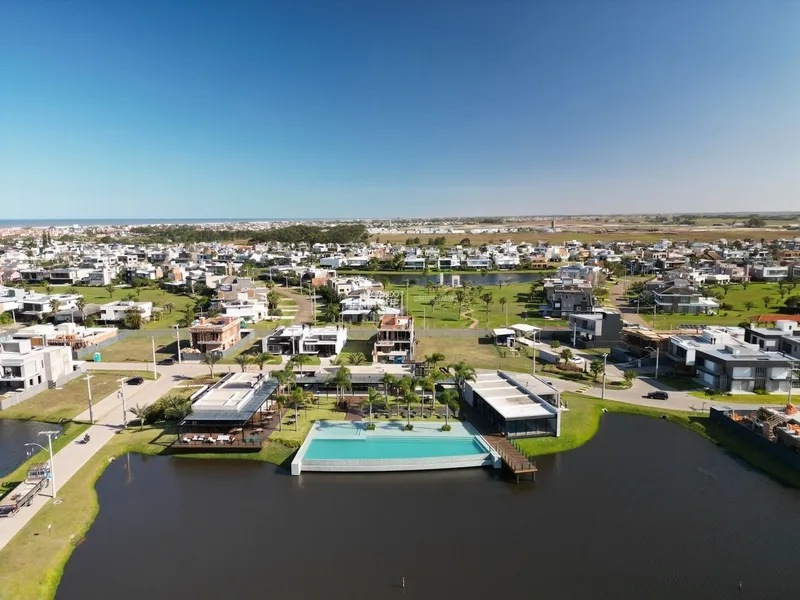 Única casa com jacuzzi e piscina no condomínio!!: 2ª foto da galeria de imagens do imóvel