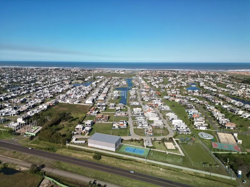 Única casa com jacuzzi e piscina no condomínio!!: 3ª foto da galeria de imagens do imóvel
