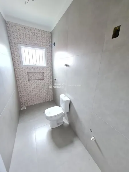 LINDA CASA DE DOIS DORMITÓRIOS PRÓXIMO AO MAR: 7ª foto da galeria de imagens do imóvel