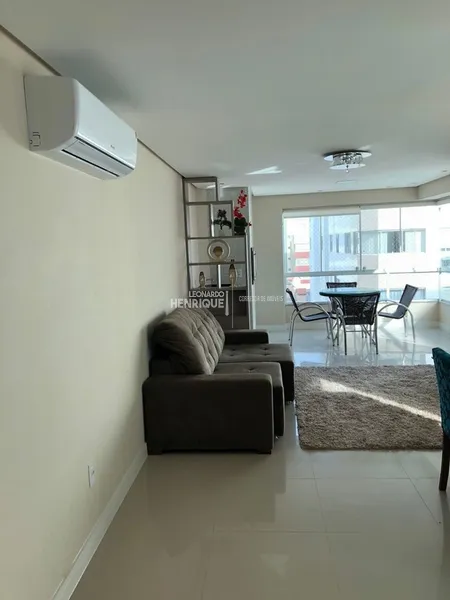 APARTAMENTO DE FRENTE PARA A PRAÇA!: 1ª foto da galeria de imagens do imóvel