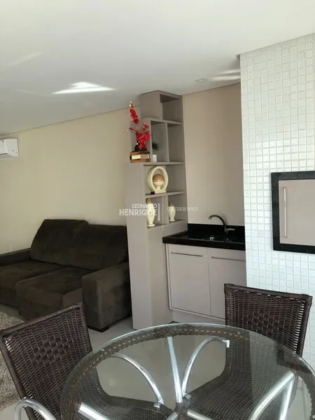 APARTAMENTO DE FRENTE PARA A PRAÇA!: 2ª foto da galeria de imagens do imóvel