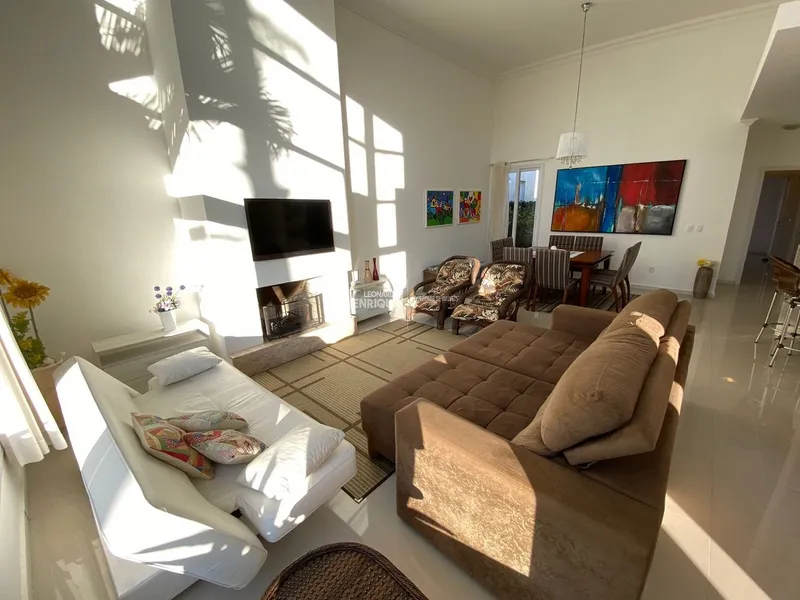 Casa no Condomínio Las Palmas: 3ª foto da galeria de imagens do imóvel