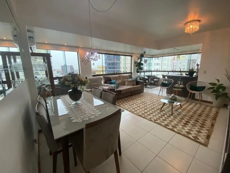 BELLISSIMO APARTAMENTO NA PRAIA COM 02 VAGAS DE GARAGEM: 3ª foto da galeria de imagens do imóvel