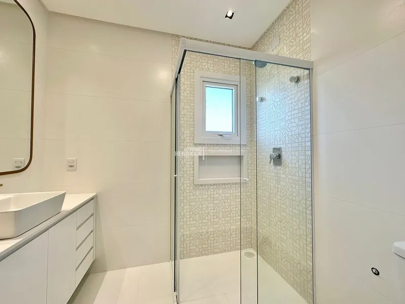 BELÍSSIMA CASA BEIRA LAGO EM CONDOMÍNIO FECHADO: 20ª foto da galeria de imagens do imóvel