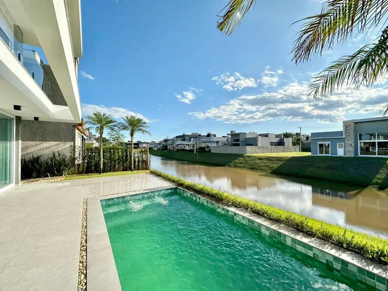 BELÍSSIMA CASA BEIRA LAGO EM CONDOMÍNIO FECHADO: 38ª foto da galeria de imagens do imóvel