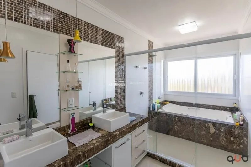 Mansão de esquina no Condomínio Enseada: 9ª foto da galeria de imagens do imóvel