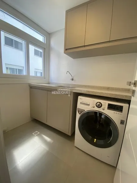 Apartamento de frente para a avenida: 5ª foto da galeria de imagens do imóvel