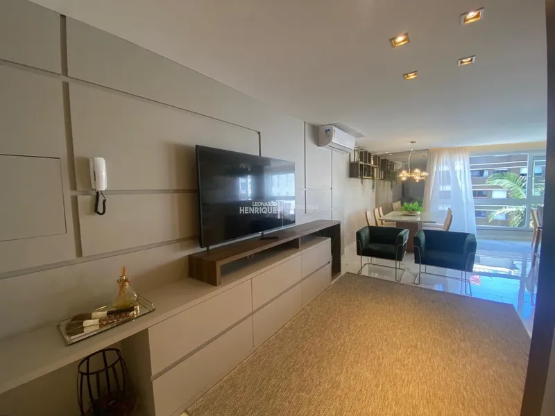 Apartamento de frente para a avenida: 1ª foto da galeria de imagens do imóvel