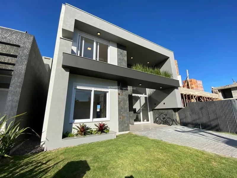 BELÍSSIMA RESIDÊNCIA COM PÉ DIREITO ALTO: 3ª foto da galeria de imagens do imóvel