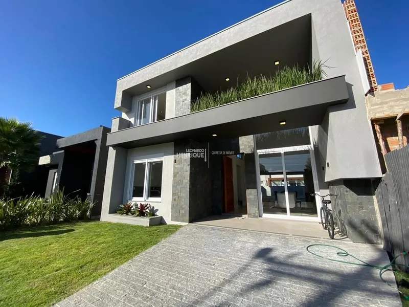 BELÍSSIMA RESIDÊNCIA COM PÉ DIREITO ALTO: 29ª foto da galeria de imagens do imóvel