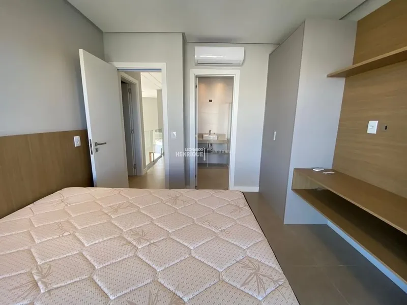 BELÍSSIMA RESIDÊNCIA COM PÉ DIREITO ALTO: 16ª foto da galeria de imagens do imóvel