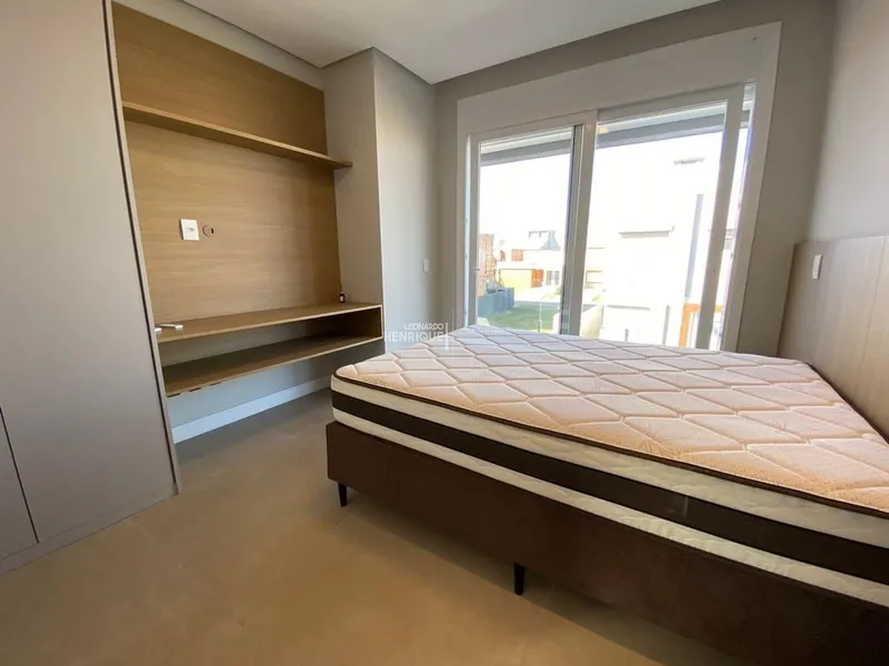 BELÍSSIMA RESIDÊNCIA COM PÉ DIREITO ALTO: 20ª foto da galeria de imagens do imóvel