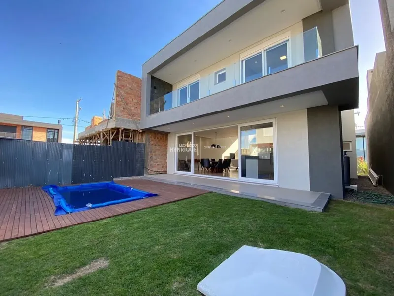 BELÍSSIMA RESIDÊNCIA COM PÉ DIREITO ALTO: 17ª foto da galeria de imagens do imóvel