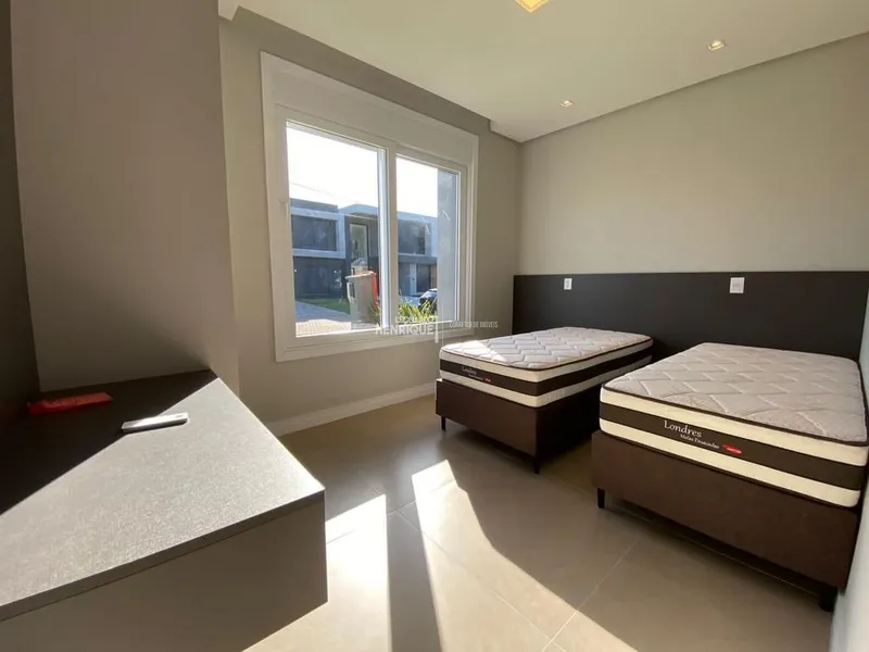 BELÍSSIMA RESIDÊNCIA COM PÉ DIREITO ALTO: 19ª foto da galeria de imagens do imóvel