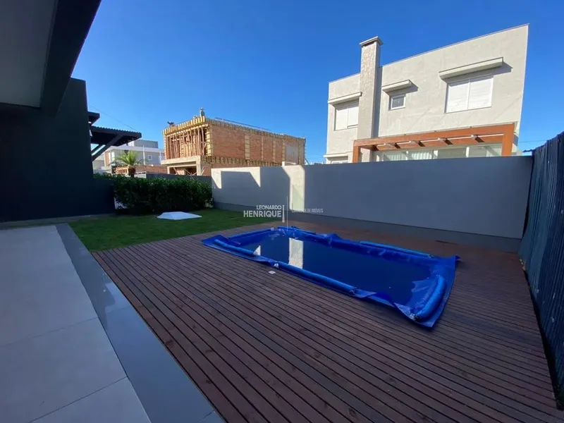 BELÍSSIMA RESIDÊNCIA COM PÉ DIREITO ALTO: 12ª foto da galeria de imagens do imóvel