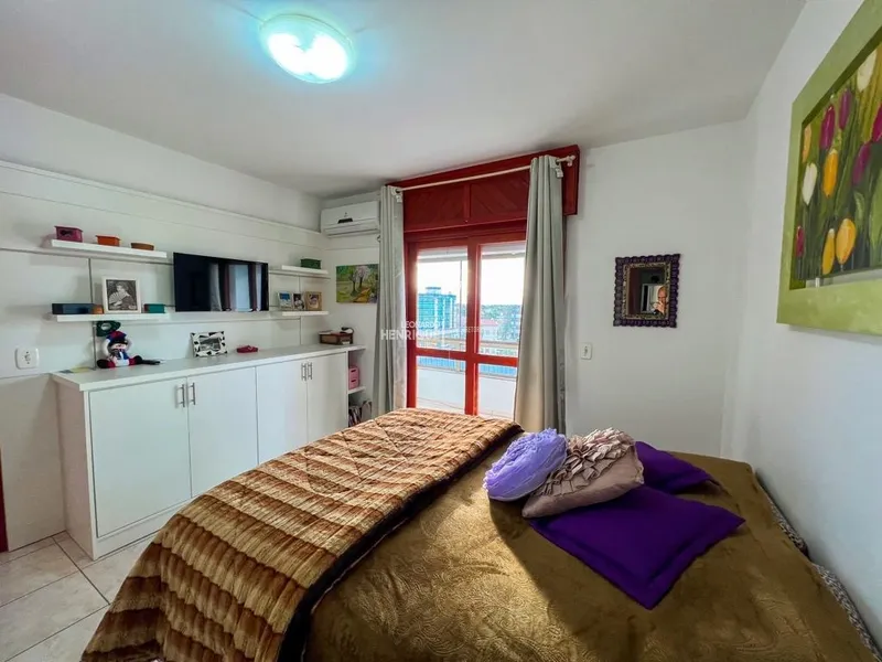 Vista privilegiada para rua.: 2ª foto da galeria de imagens do imóvel