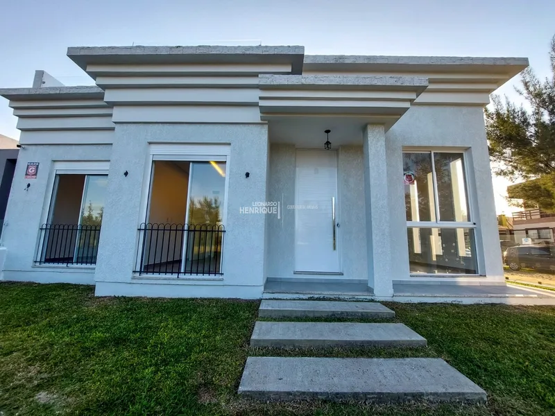 Casa três dormitórios Neoclássica: 1ª foto da galeria de imagens do imóvel