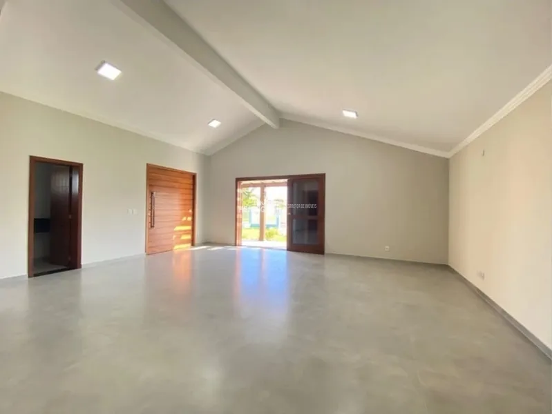 CASA DE TRÊS DORMITÓRIOS DE ESQUINA: 5ª foto da galeria de imagens do imóvel