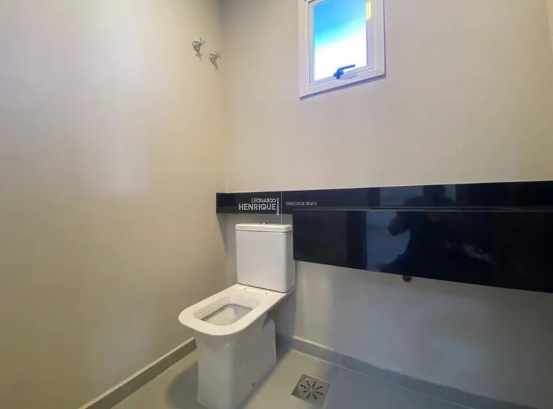 CASA DE TRÊS DORMITÓRIOS DE ESQUINA: 10ª foto da galeria de imagens do imóvel